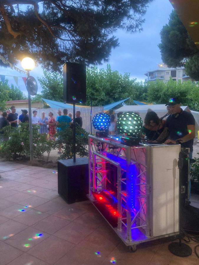 Camping El Pinar Platja 圣苏珊娜 外观 照片